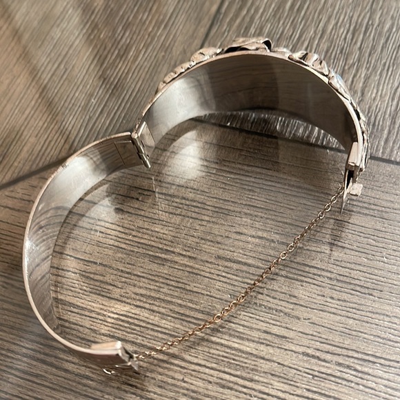 Antique Victorian Silver Plate Flower Repousse Bracelet Hinged Bangle - Picture 8 of 16